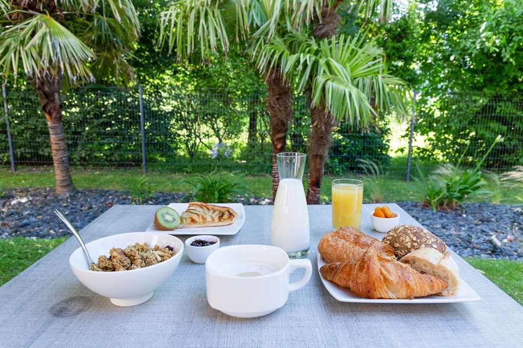 The Originals Boutique Hotel Restaurant Saint James, Montaigu-Vendee Felszereltség fotó