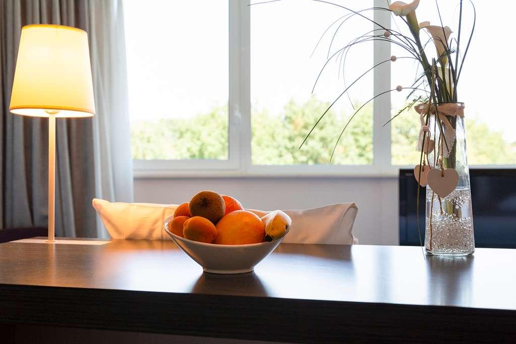 The Originals Boutique Hotel Restaurant Saint James, Montaigu-Vendee Felszereltség fotó